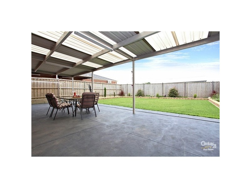 27 Cafardi Boulevard, Keysborough VIC 3173