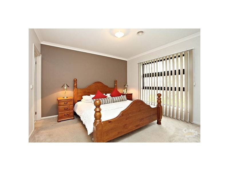 27 Cafardi Boulevard, Keysborough VIC 3173