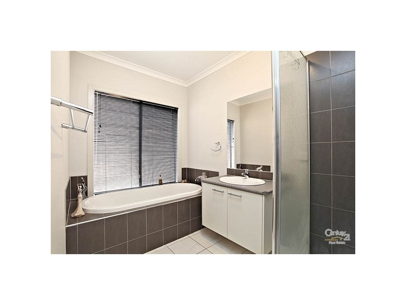 27 Cafardi Boulevard, Keysborough VIC 3173