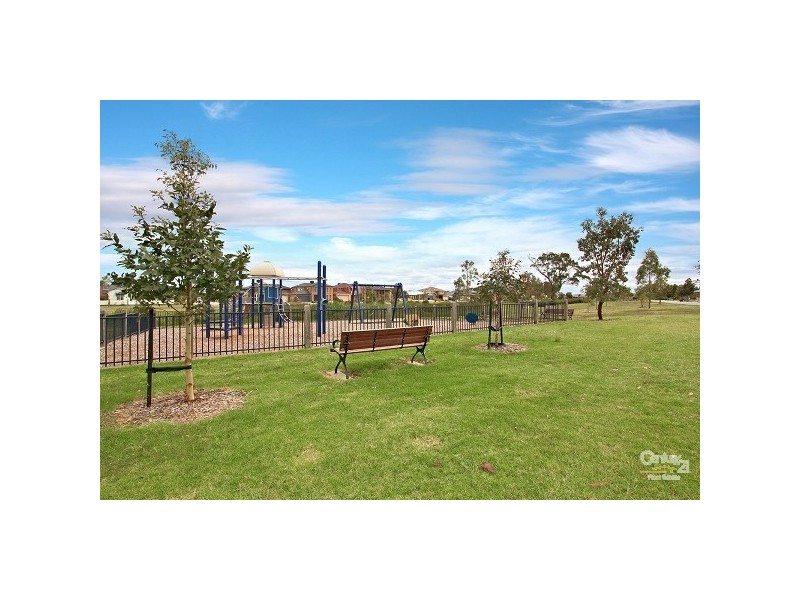 27 Cafardi Boulevard, Keysborough VIC 3173