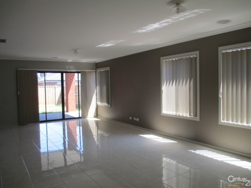 170 Mountain View Boulevard, Cranbourne North VIC 3977