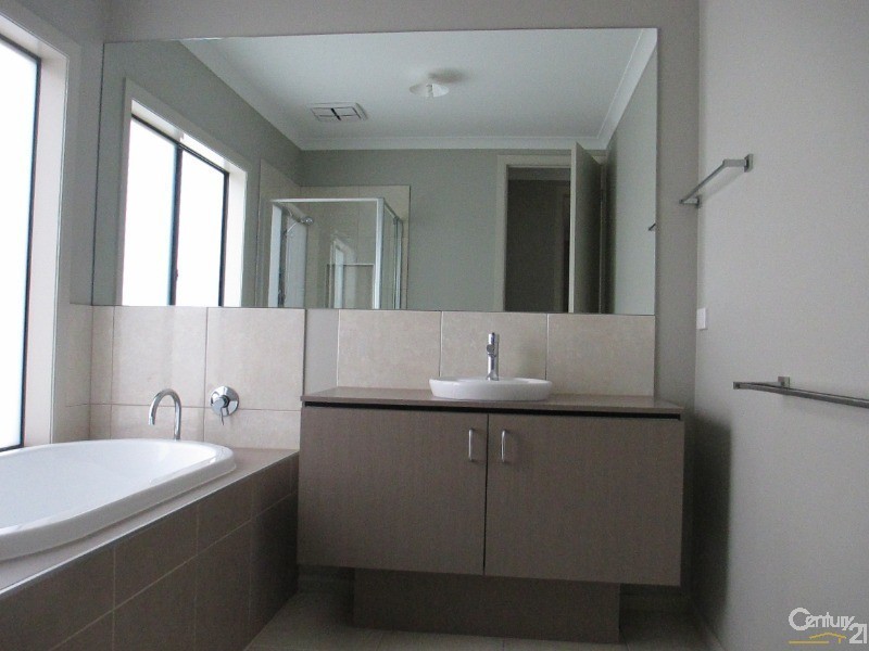 170 Mountain View Boulevard, Cranbourne North VIC 3977