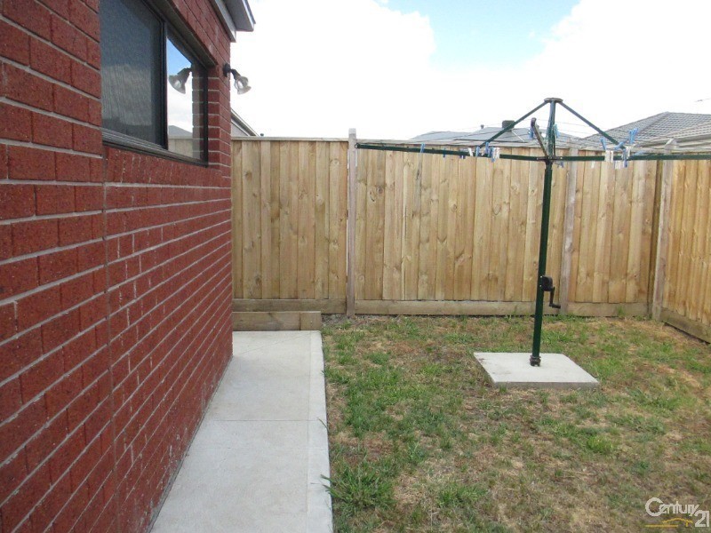 170 Mountain View Boulevard, Cranbourne North VIC 3977