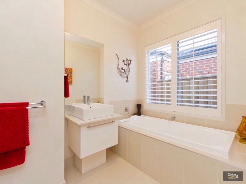 15 Cottongum Ave, Keysborough VIC 3173