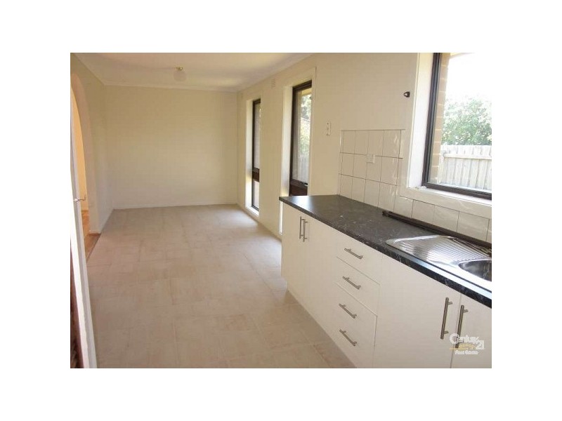 2/41 St James Avenue, Springvale VIC 3171