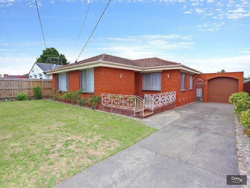 18 Clarence Ave, Keysborough VIC 3173
