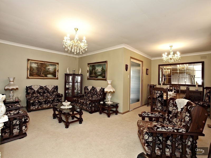 18 Clarence Ave, Keysborough VIC 3173