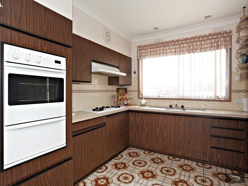 18 Clarence Ave, Keysborough VIC 3173