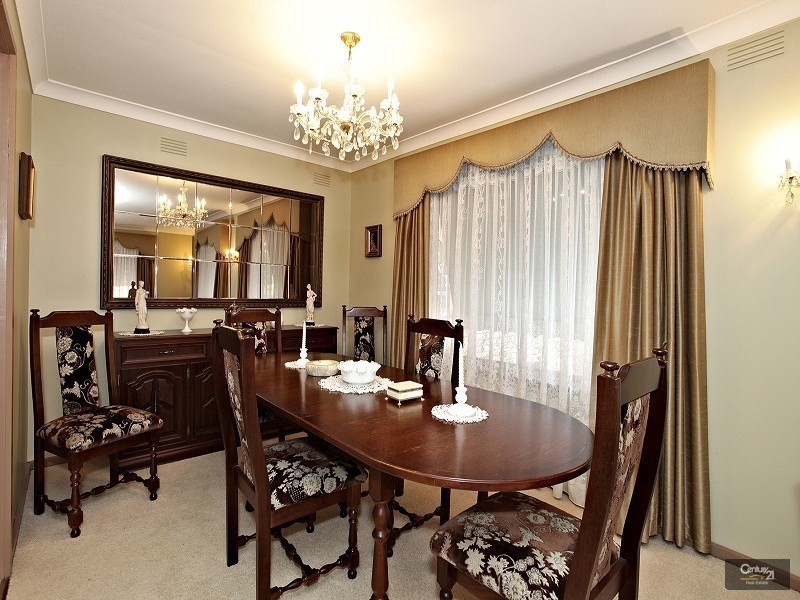 18 Clarence Ave, Keysborough VIC 3173