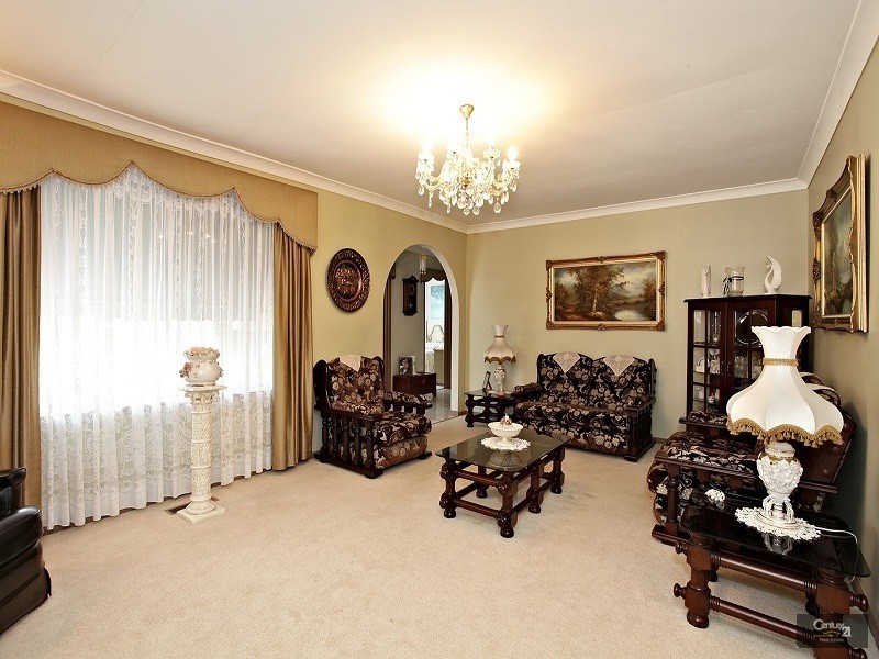 18 Clarence Ave, Keysborough VIC 3173