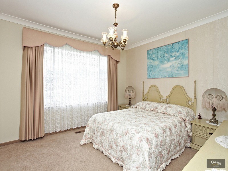 18 Clarence Ave, Keysborough VIC 3173