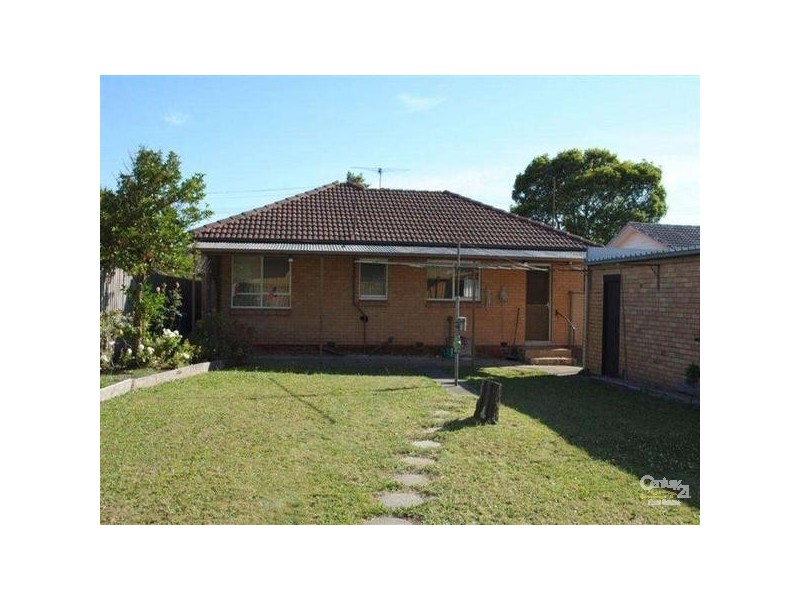 8 Waratah Drive, Dandenong North VIC 3175