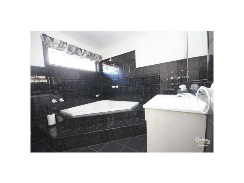 18 Kernot Crescent, Noble Park North VIC 3174