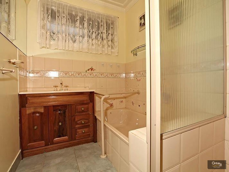 11 Darren Road, Springvale South VIC 3172