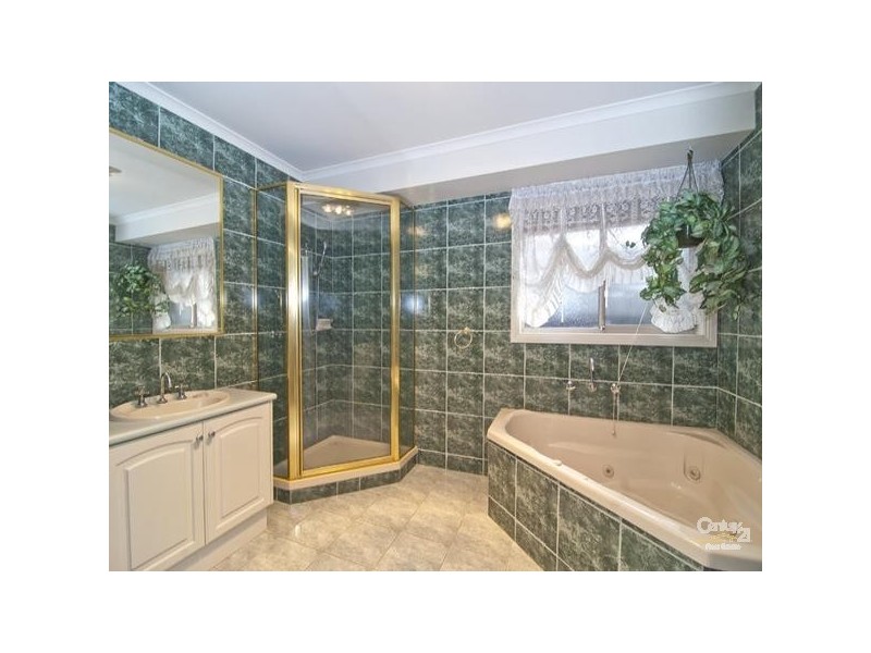 10 Cyril Grove, Noble Park VIC 3174