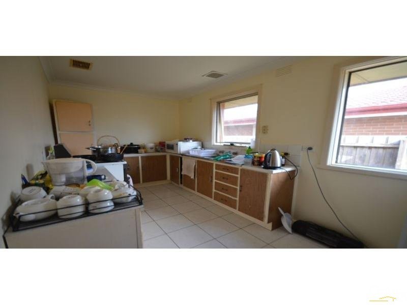 8 Scotsmore Road, Springvale South VIC 3172