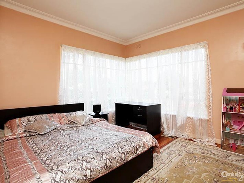 30 Barbara Ave, Dandenong North VIC 3175