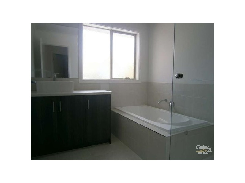 2/49 Jones Road, Dandenong VIC 3175