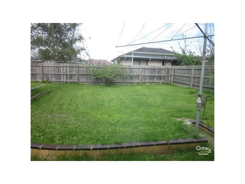 28 Hillcrest Grove, Springvale VIC 3171