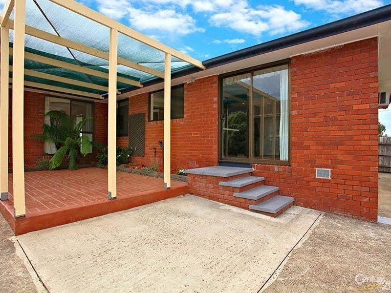 64 Tiverton Drive, Mulgrave VIC 3170