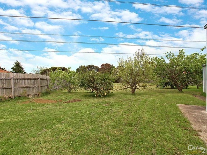 64 Tiverton Drive, Mulgrave VIC 3170