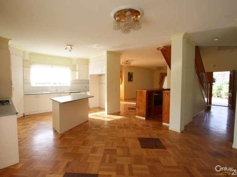 10 Kershaw Drive, Narre Warren South VIC 3805