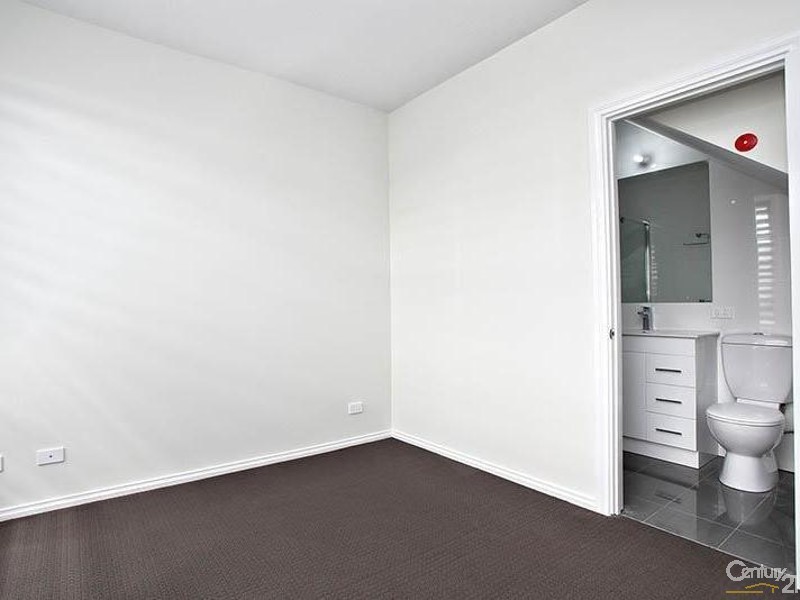 2-3/31 Osborne Ave, Springvale VIC 3171