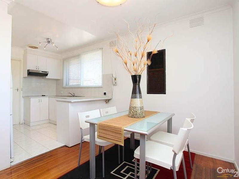 6 Camelot Drive, Springvale South VIC 3172