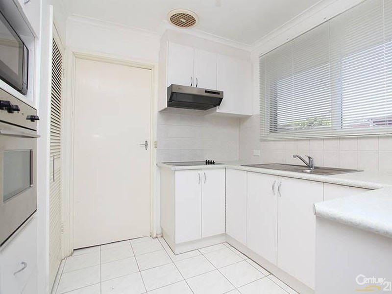 6 Camelot Drive, Springvale South VIC 3172