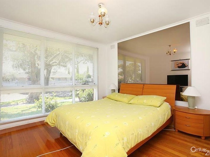 6 Camelot Drive, Springvale South VIC 3172