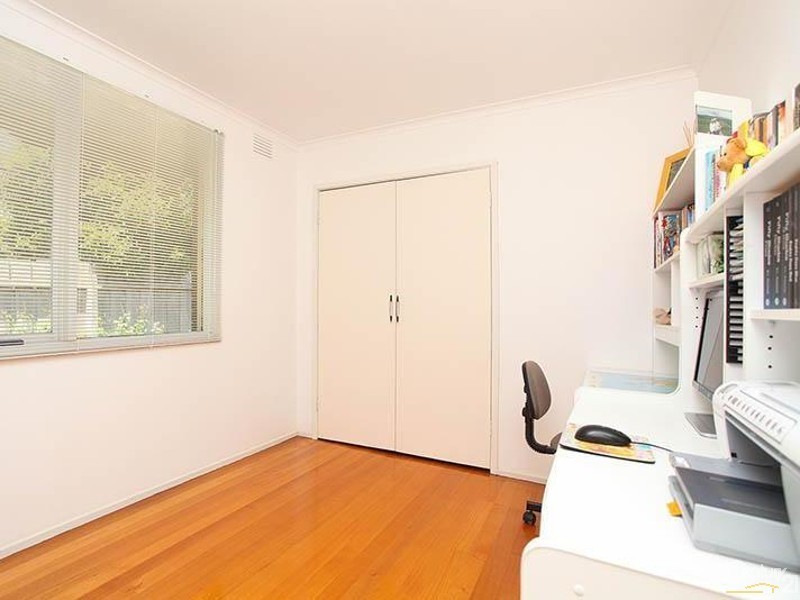 6 Camelot Drive, Springvale South VIC 3172