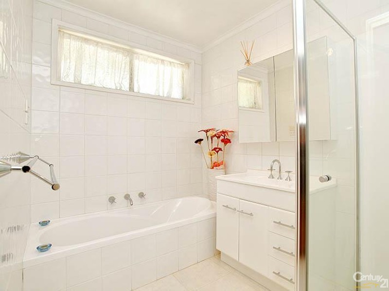 6 Camelot Drive, Springvale South VIC 3172