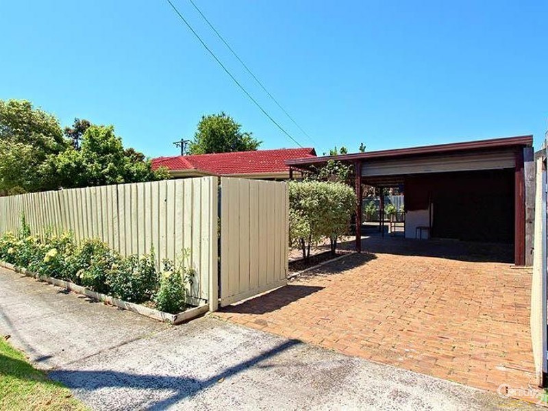 6 Camelot Drive, Springvale South VIC 3172