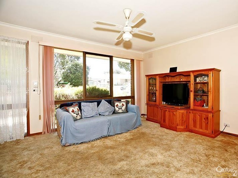 63 Crossdale Rise, Endeavour Hills VIC 3802