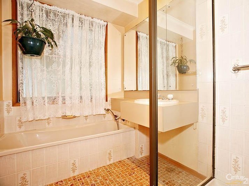 63 Crossdale Rise, Endeavour Hills VIC 3802