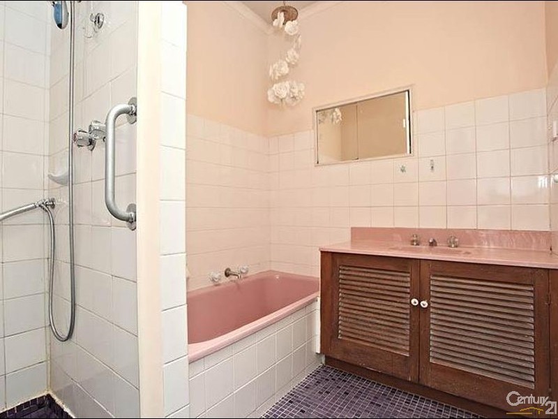 8 Flowervale Road, Noble Park VIC 3174