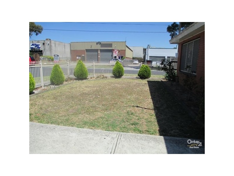 17 Young Street, Springvale VIC 3171