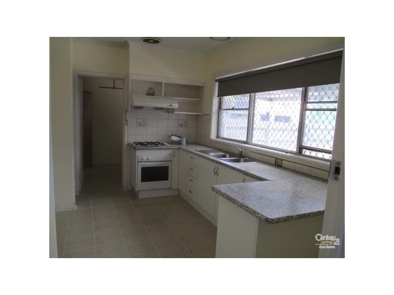 17 Young Street, Springvale VIC 3171