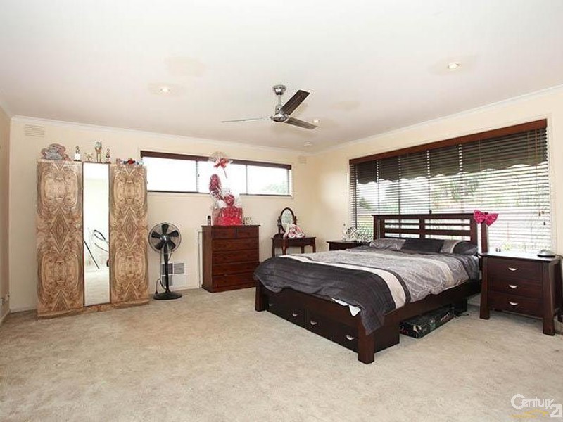 8 Gatum Court, Frankston VIC 3199