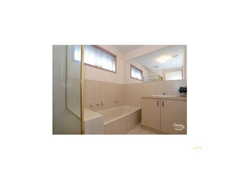 2/11 Flinders Street, Noble Park VIC 3174