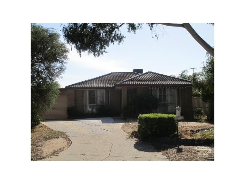 8 Dalry, Endeavour Hills VIC 3802