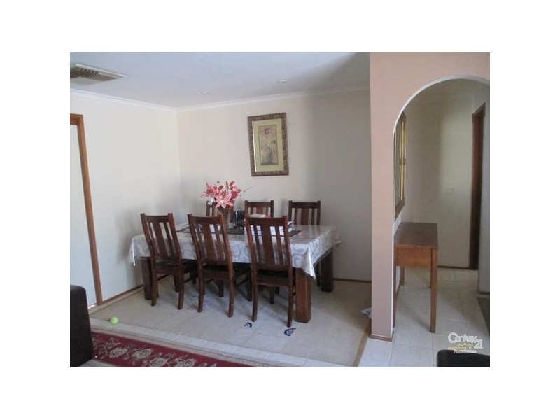 8 Dalry, Endeavour Hills VIC 3802