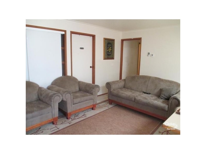 8 Dalry, Endeavour Hills VIC 3802