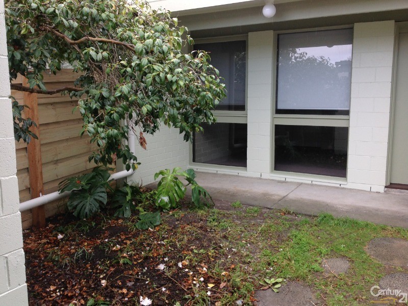 2/9 Henderson Road, Keysborough VIC 3173