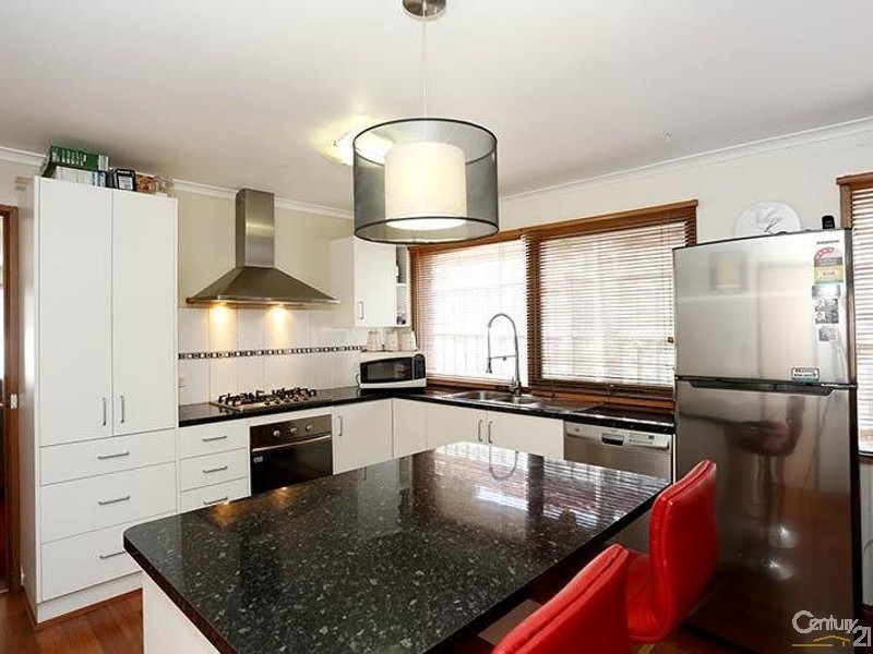 65 Crossdale Rise, Endeavour Hills VIC 3802