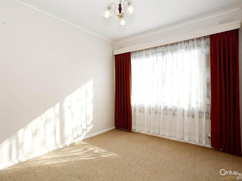 6  Haresta Ave, Dandenong VIC 3175