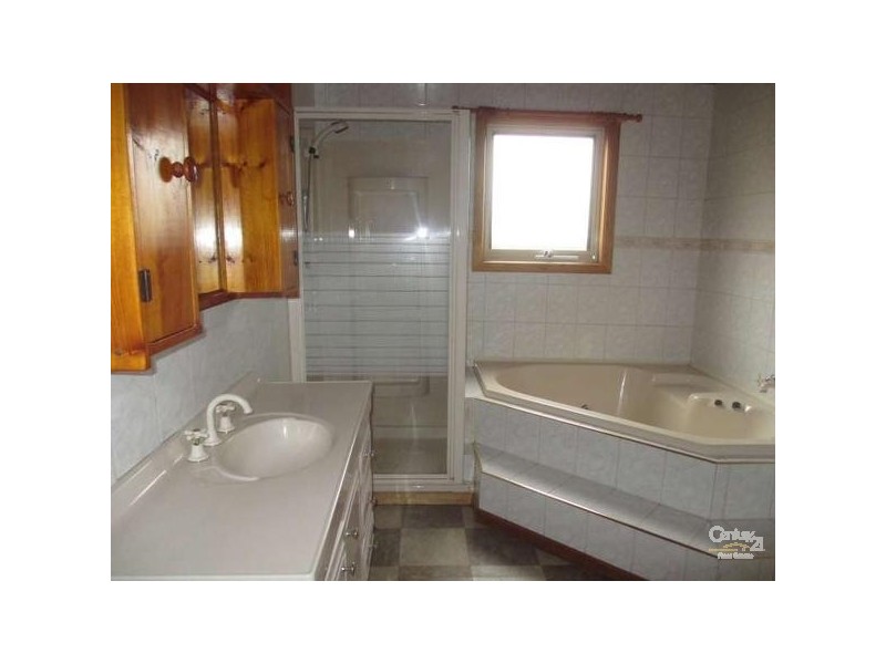 2 Simpson Street, Noble Park VIC 3174