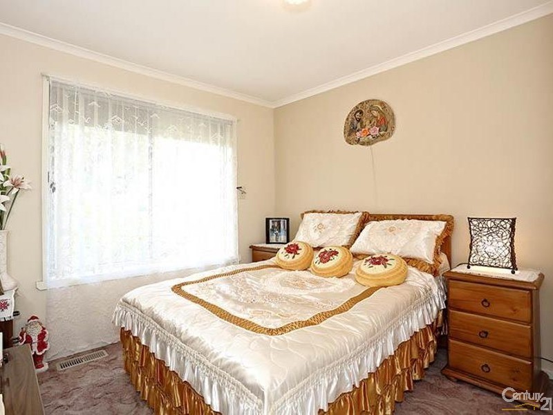19 Elmbank Drive, Keysborough VIC 3173