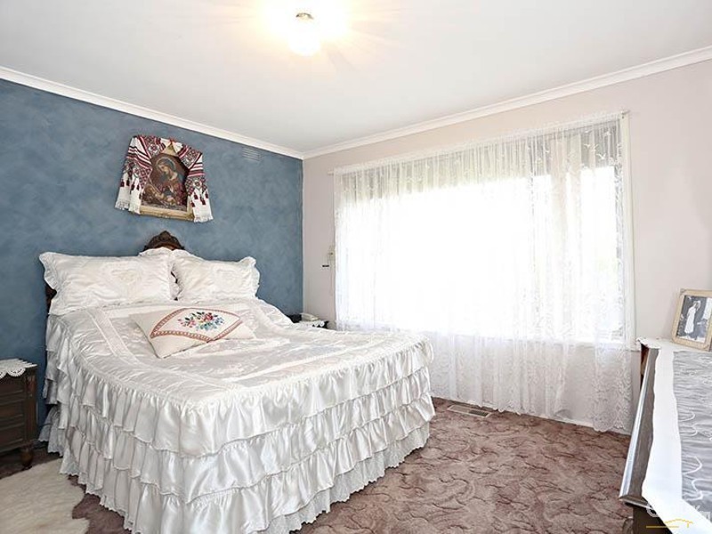 19 Elmbank Drive, Keysborough VIC 3173