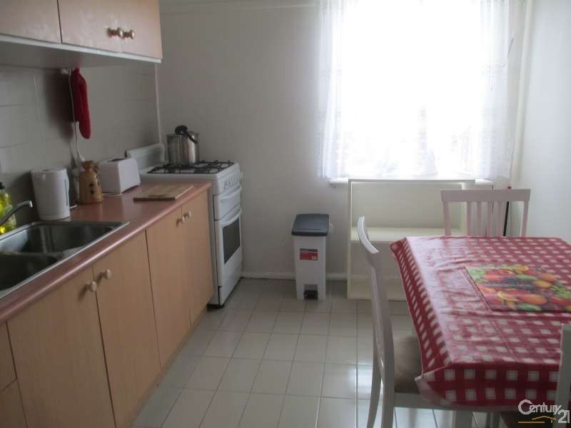 Rear/272 Como Parade West, Parkdale VIC 3195